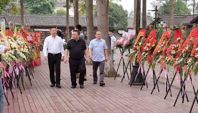 pp电子集团向导出席战旗禧宴酒楼开业仪式
