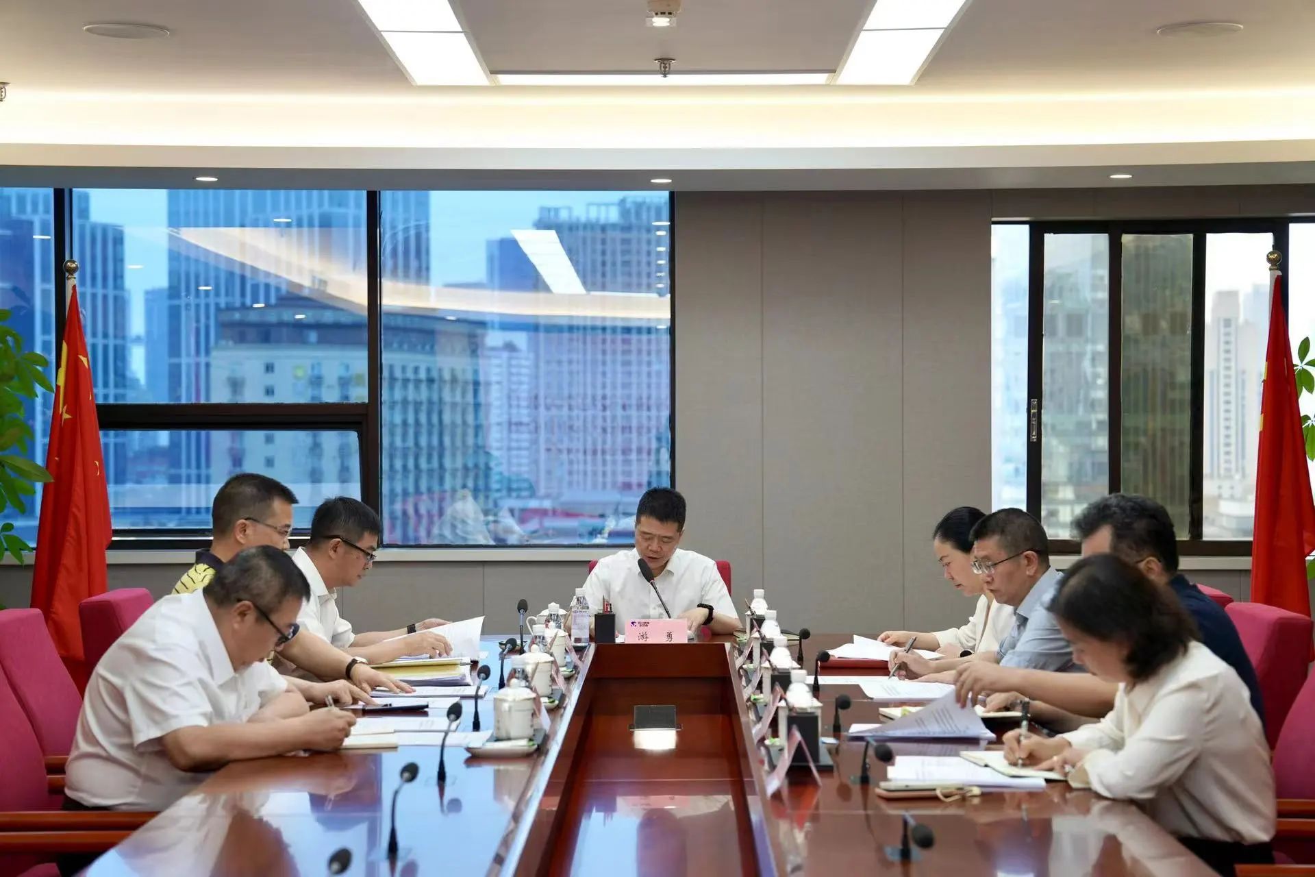 省pp电子集团党委向导班子党纪学习教育专题学习钻研会暨党委理论学习中心组2024年第四次专题学习钻研会召开