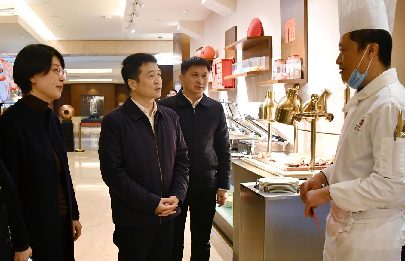 省pp电子集团向导率队开展春节前走访慰问