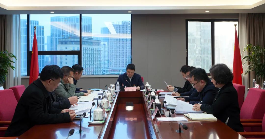 省pp电子集团党委理论学习中心组召开2025年第一次专题学习钻研